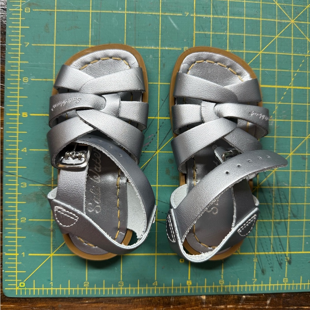 Silver grey salt water sandal nwot size 6 - Picture 3 of 3